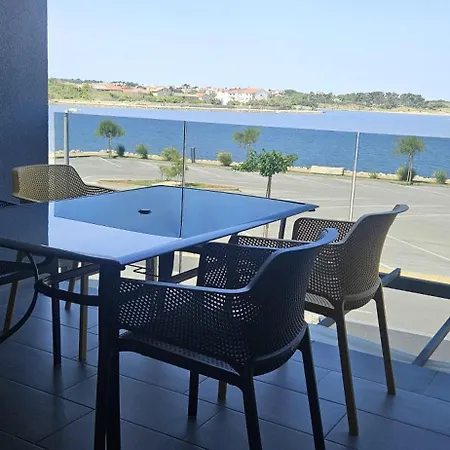 Sunside Apartment *